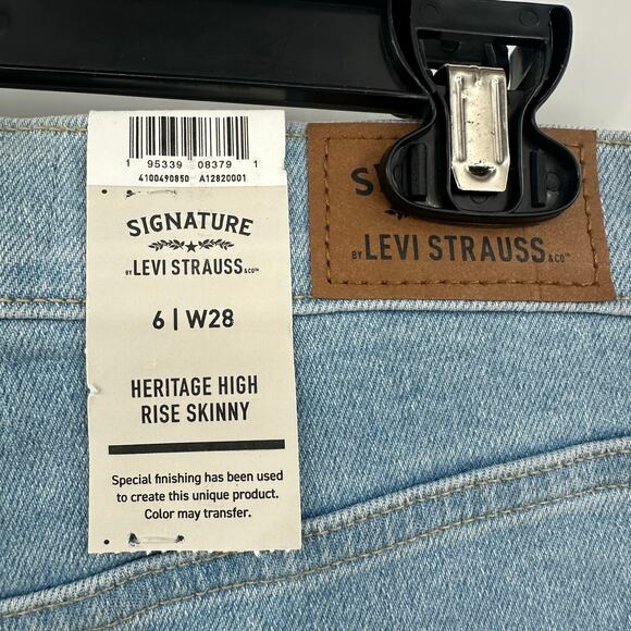 Signature Levi Straus NWT New with Tags Size 6 / W28 Skinny Jeans High Rise Blue - Picture 4 of 4